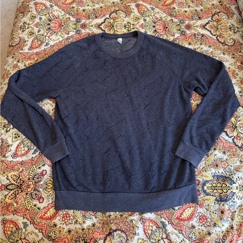 Men’s M navy blue Alternative  earth crew neck